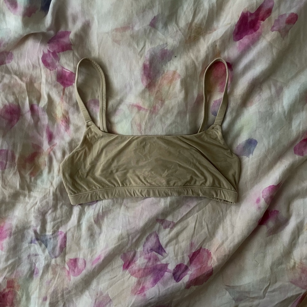 SKIMS Fits Everybody Scoop Neck Bra in Mica